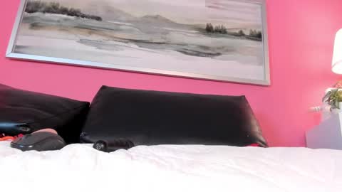 Snapshot of tiffanysuarez_ chatting on February 2025 10:25:01 PM Stefany Suarez online show from February 2025 10:25:01 PM