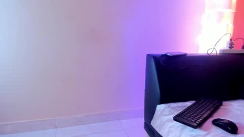 Snapshot of tiffanysuarez_ chatting on November 2025 09:04:01 PM Stefany Suarez online show from November 2025 09:04:01 PM