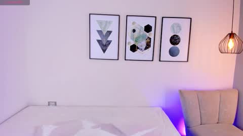 Snapshot of tinacurly chatting on November 2025 11:43:02 AM Tina online show from November 2025 11:43:02 AM