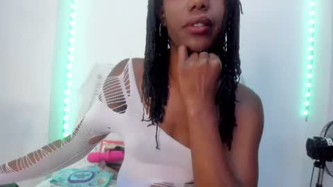Snapshot of tinas_smith chatting on July 2026 02:27:01 PM tinas_smith online show from July 2026 02:27:01 PM