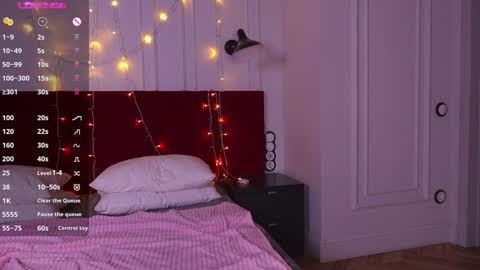 tinasiner online show from December 2024 05:13:01 PM