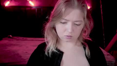 TinkerrBelll online show from October 2025 07:14:01 PM