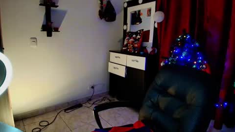 I AM BELLA  ----------- follow my  IG  TINNS 69 online show from December 2024 01:02:02 AM