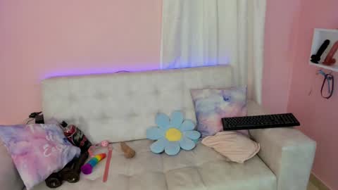 tiny_cora online show from December 2024 10:45:01 PM