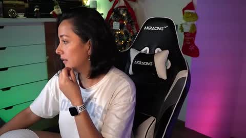 Snapshot of tiny_panther chatting on December 2024 01:58:02 AM Ana Molly online show from December 2024 01:58:02 AM