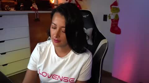 Snapshot of tiny_panther chatting on December 2024 10:09:02 PM Ana Molly online show from December 2024 10:09:02 PM