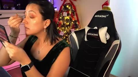 Snapshot of tiny_panther chatting on December 2024 08:14:02 PM Ana Molly online show from December 2024 08:14:02 PM