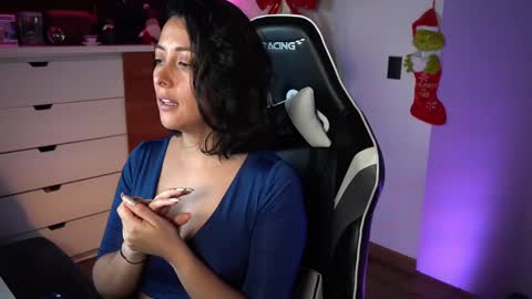 Snapshot of tiny_panther chatting on January 2025 04:12:01 AM Ana Molly online show from January 2025 04:12:01 AM