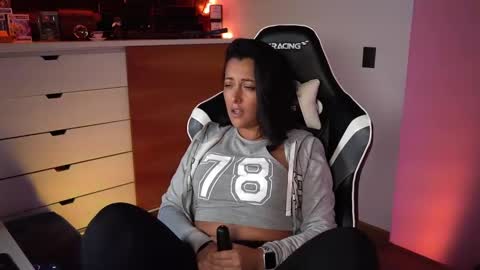 Snapshot of tiny_panther chatting on January 2025 04:41:01 AM Ana Molly online show from January 2025 04:41:01 AM