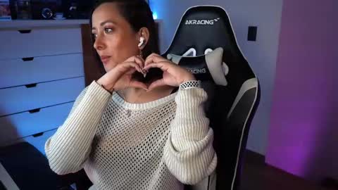 Snapshot of tiny_panther chatting on January 2025 09:58:02 PM Ana Molly online show from January 2025 09:58:02 PM