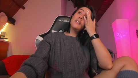 Snapshot of tiny_panther chatting on January 2025 04:15:01 AM Ana Molly online show from January 2025 04:15:01 AM