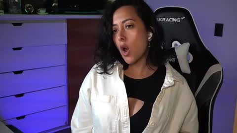 Snapshot of tiny_panther chatting on January 2025 10:45:01 PM Ana Molly online show from January 2025 10:45:01 PM