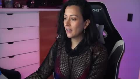 Snapshot of tiny_panther chatting on January 2025 10:19:01 PM Ana Molly online show from January 2025 10:19:01 PM