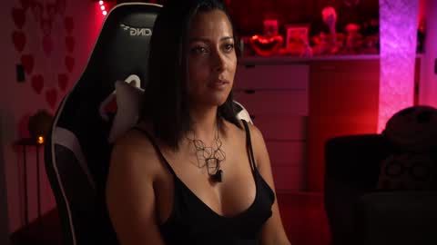 Snapshot of tiny_panther chatting on February 2025 04:10:01 AM Ana Molly online show from February 2025 04:10:01 AM