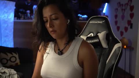 Snapshot of tiny_panther chatting on February 2025 07:10:02 PM Ana Molly online show from February 2025 07:10:02 PM