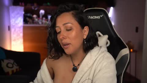 Snapshot of tiny_panther chatting on March 2025 10:04:02 PM Ana Molly online show from March 2025 10:04:02 PM