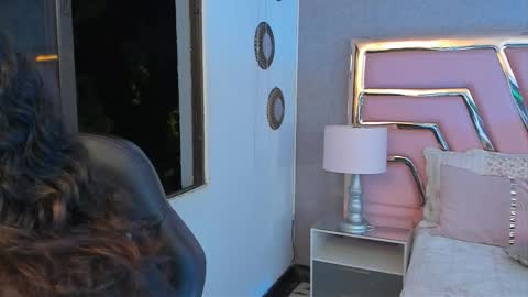 Snapshot of tiny_thomm chatting on February 2026 11:53:02 PM Thomm Independent Model online show from February 2026 11:53:02 PM