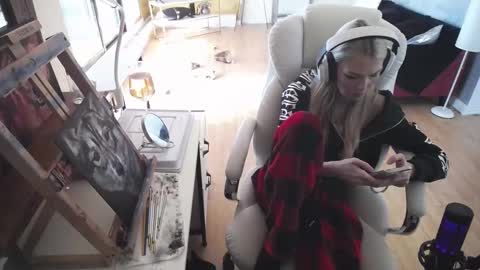 stage Kylie Sinner  brand CLITBAIT online show from February 2025 04:55:01 PM