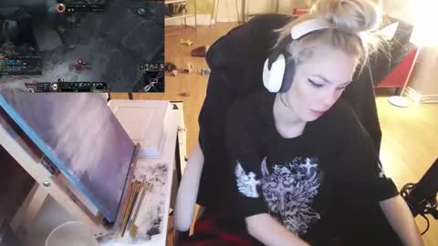 stage Kylie Sinner  brand CLITBAIT online show from February 2025 09:11:01 AM