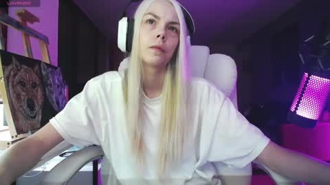 stage Kylie Sinner  brand CLITBAIT online show from September 2025 09:22:01 AM