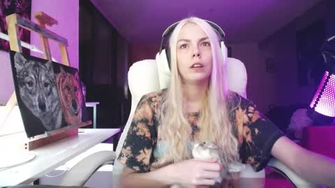 stage Kylie Sinner  brand CLITBAIT online show from October 2025 04:07:01 AM