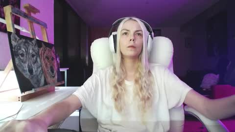 stage Kylie Sinner  brand CLITBAIT online show from October 2025 10:40:02 PM