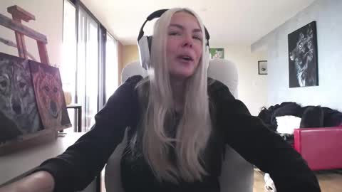 stage Kylie Sinner  brand CLITBAIT online show from October 2025 08:19:01 PM