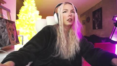 stage Kylie Sinner  brand CLITBAIT online show from November 2025 10:30:01 PM