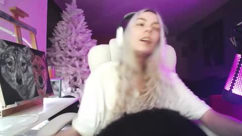 stage Kylie Sinner  brand CLITBAIT online show from November 2025 10:52:02 PM