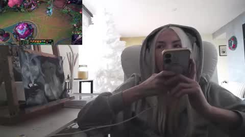 stage Kylie Sinner  brand CLITBAIT online show from December 2025 02:55:01 PM