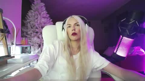 stage Kylie Sinner  brand CLITBAIT online show from December 2025 12:52:02 AM