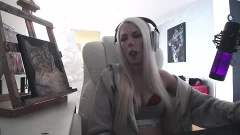 stage Kylie Sinner  brand CLITBAIT online show from February 2026 04:22:02 PM