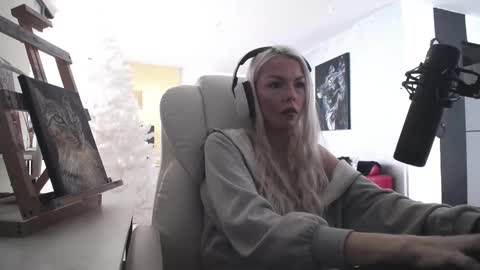 stage Kylie Sinner  brand CLITBAIT online show from February 2026 05:18:02 PM