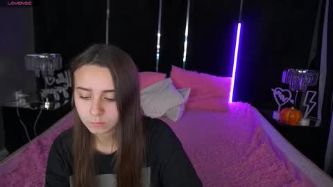 tinynataliee online show from November 2025 03:13:02 PM