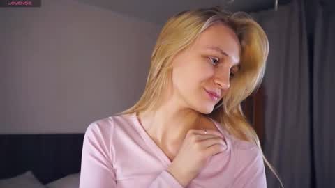 Snapshot of tobicovitt chatting on November 2025 06:40:02 AM Mary online show from November 2025 06:40:02 AM