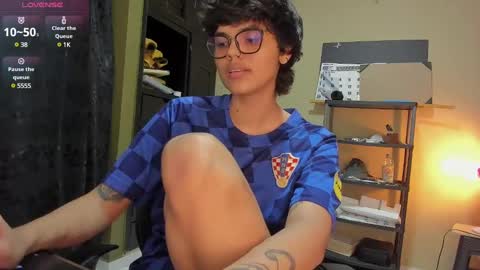 Snapshot of tokyo_uwu chatting on December 2024 11:32:02 AM sofi 3 online show from December 2024 11:32:02 AM