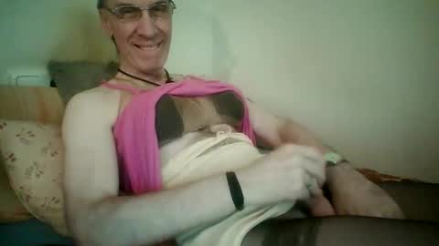 Snapshot of tomislav321 chatting on April 2026 03:10:02 PM tomislav321 online show from April 2026 03:10:02 PM