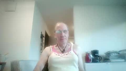 Snapshot of tomislav321 chatting on May 2026 06:01:01 PM tomislav321 online show from May 2026 06:01:01 PM