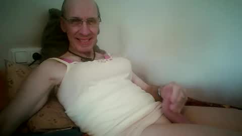 Snapshot of tomislav321 chatting on May 2026 01:06:02 PM tomislav321 online show from May 2026 01:06:02 PM