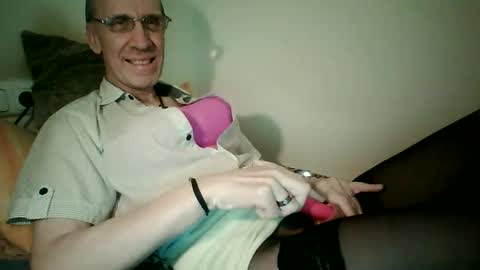 Snapshot of tomislav321 chatting on May 2026 12:48:01 PM tomislav321 online show from May 2026 12:48:01 PM
