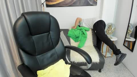 Snapshot of tommas_johnson chatting on May 2026 12:13:01 PM Tomas online show from May 2026 12:13:01 PM