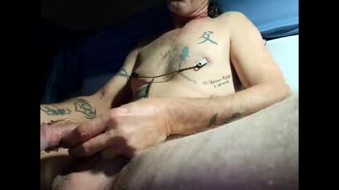 Snapshot of tommgunn25 chatting on December 2025 07:27:02 AM tommgunn25 online show from December 2025 07:27:02 AM