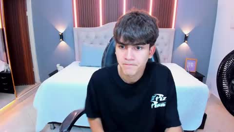 Tommy  online show from September 2025 03:12:01 AM