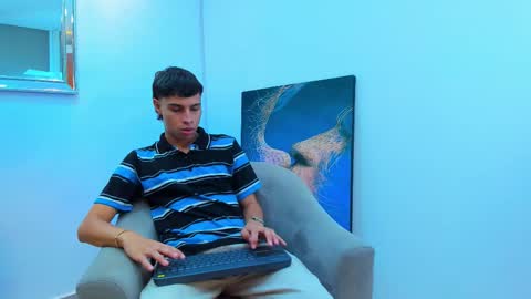 Snapshot of tommy__scott chatting on November 2025 12:59:02 PM Tommy Scott online show from November 2025 12:59:02 PM