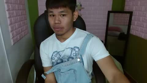 Snapshot of tommy_cherry chatting on September 2025 03:44:02 PM Tommy online show from September 2025 03:44:02 PM