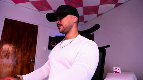 tommy_sccott online show from December 2024 03:59:01 AM