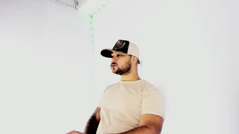 tommy_sccott online show from September 2025 10:33:01 PM