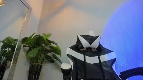 tonny_collins online show from November 2025 06:30:02 PM