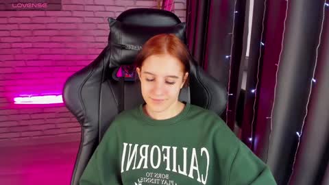 Snapshot of tonya_gray chatting on January 2025 07:28:01 AM tonya_gray online show from January 2025 07:28:01 AM