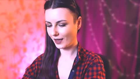 Elizabeth online show from January 2025 07:07:02 PM